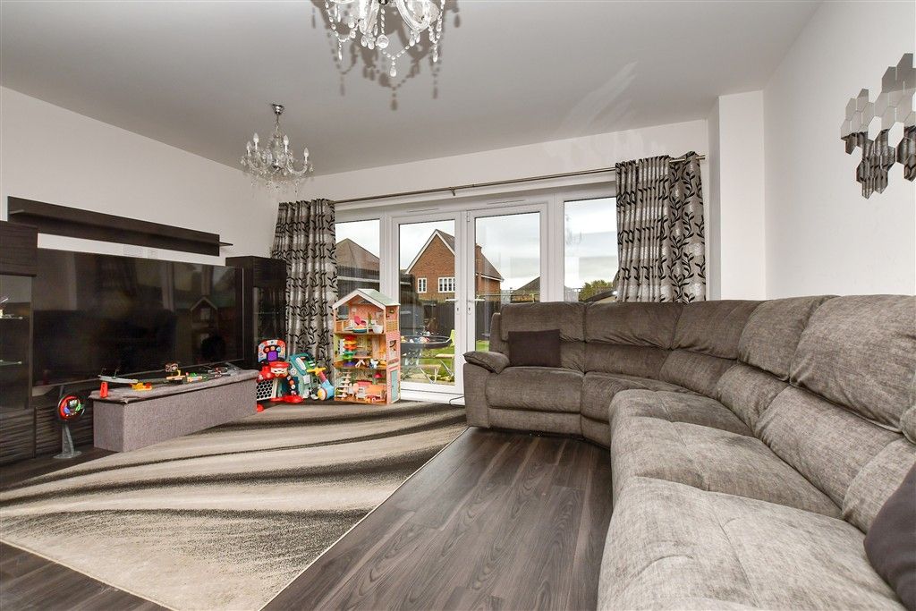 Property photo 3 of 16 Lounge