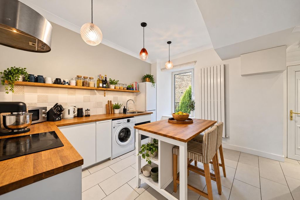 Property photo 1 of 16 1-4 2A Eassons Angle Dundee Dd2 2Lp 231026 Edit 1