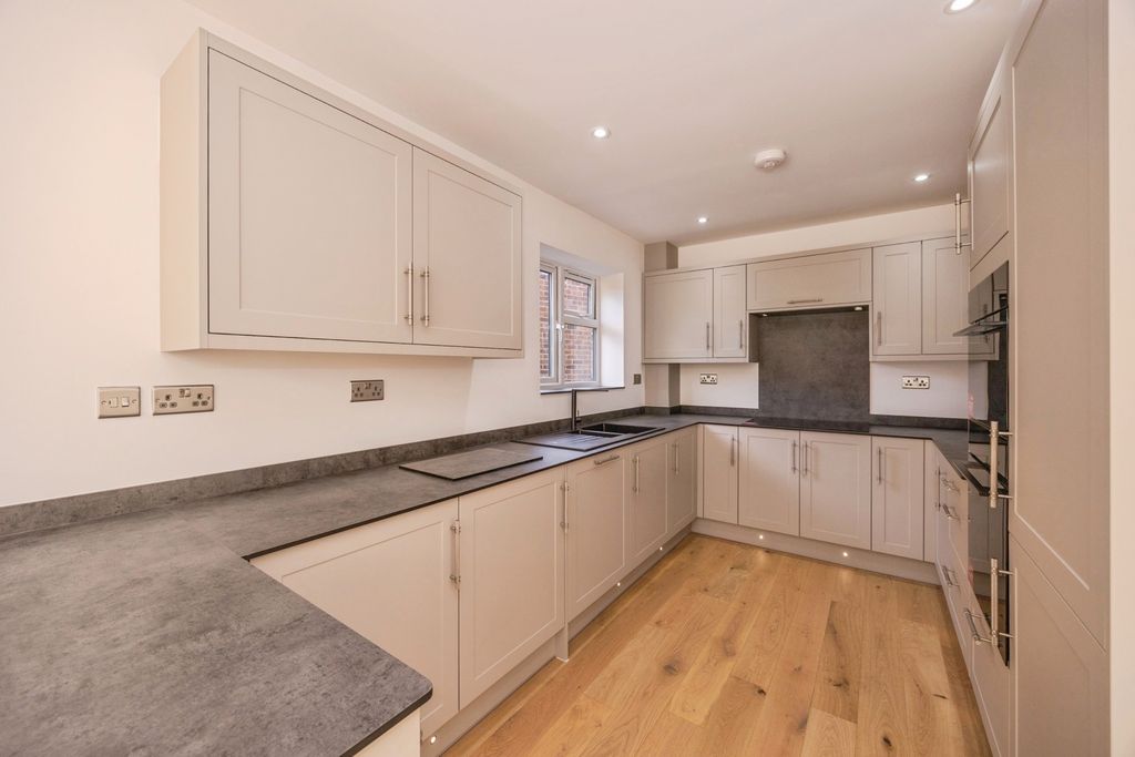 Property photo 3 of 20 Pbox-Img.Jpg