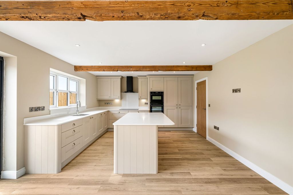 Property photo 2 of 26