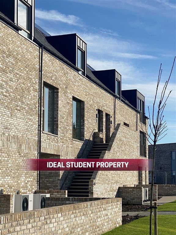 Property photo 1 of 11 32 Loches Student.Jpg
