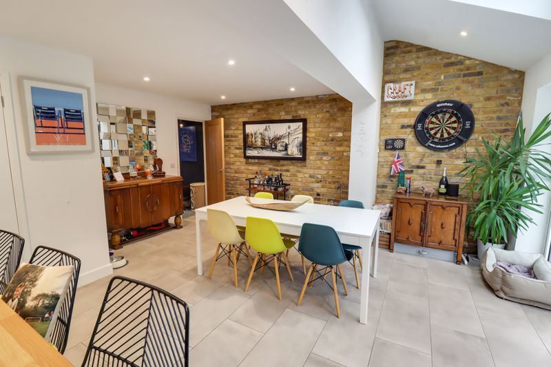 Property photo 3 of 12 Photo 7