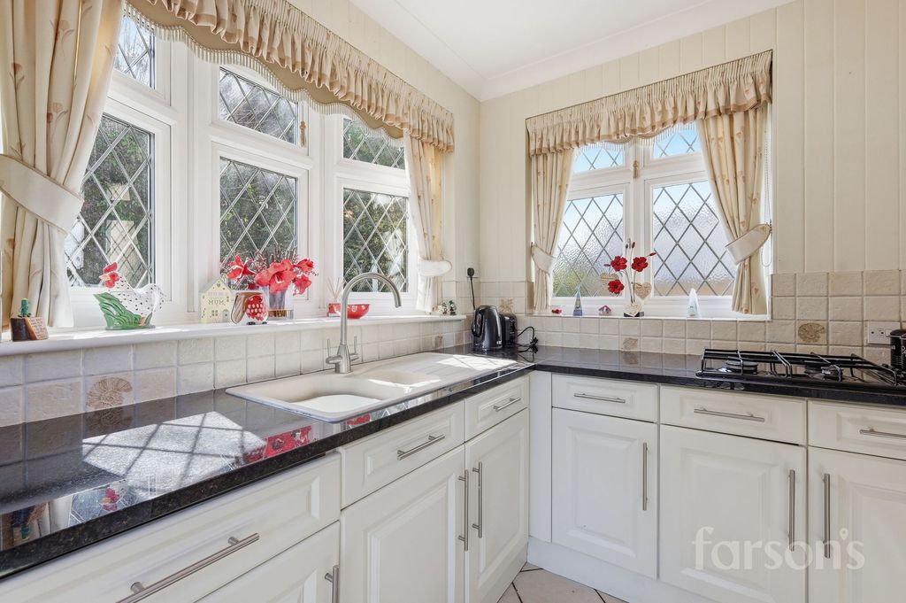 Additional image 6 of 3 bed semi-detached house for saleTemple Avenue, Dagenham RM8