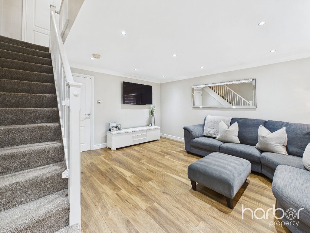 Property photo 2 of 19 4798024