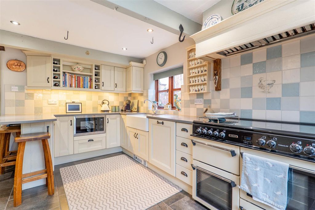 Property photo 3 of 47 Kitchen/Breakfast Room