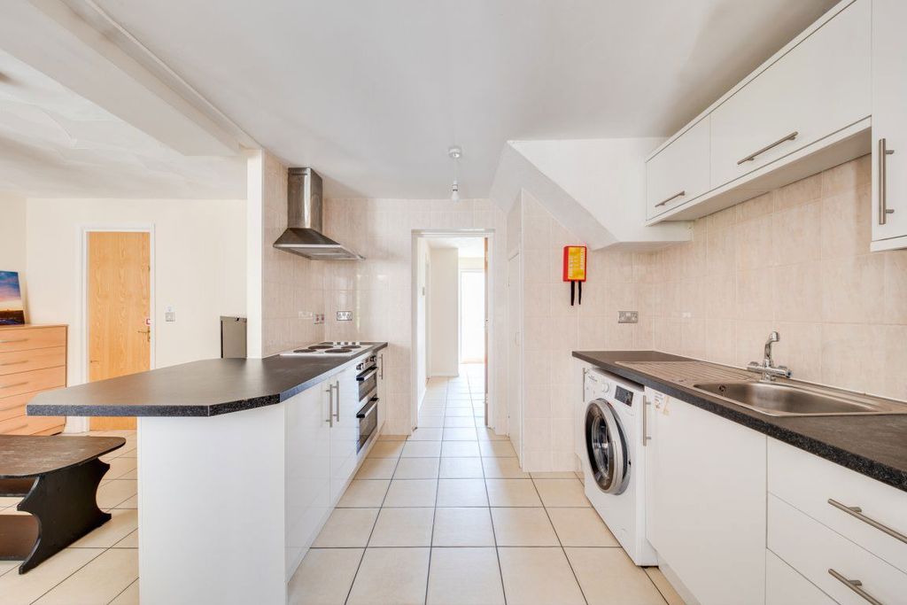 Property photo 2 of 24