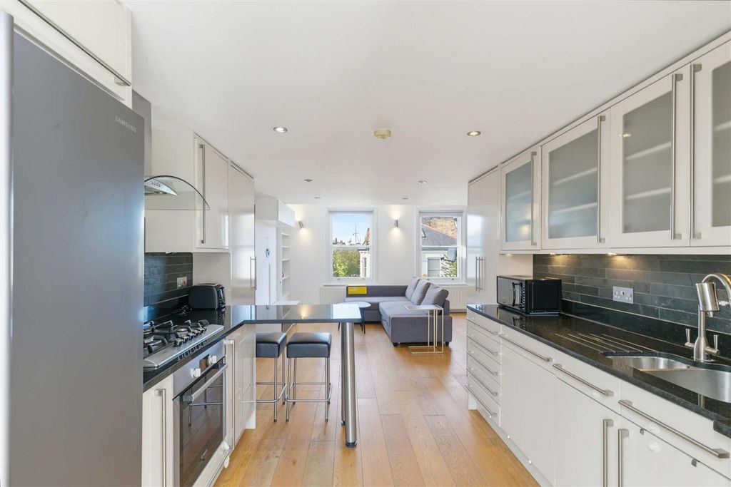 Property photo 2 of 17