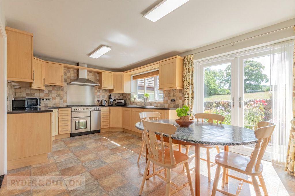 Property photo 3 of 37 Dining Kitchen