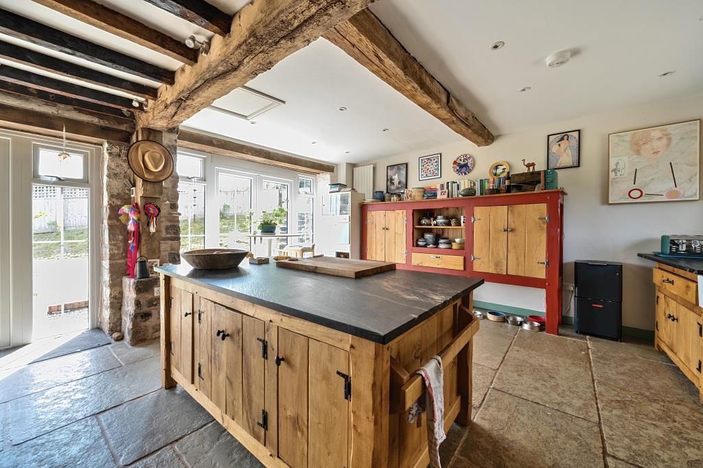 Property photo 3 of 27 Kitchen