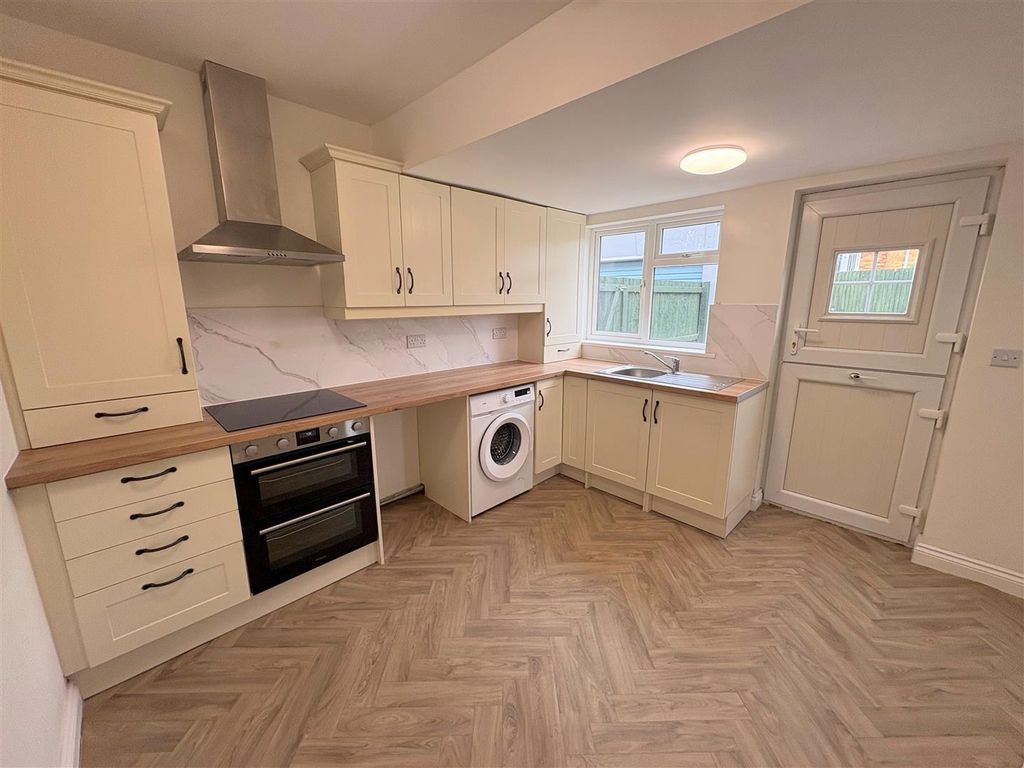 Property photo 2 of 15 Kitchen
