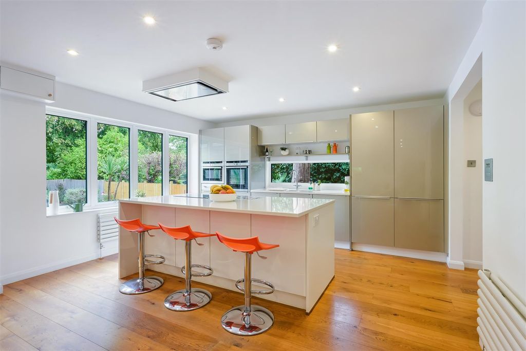Property photo 2 of 35 Oakley- (21).Jpg