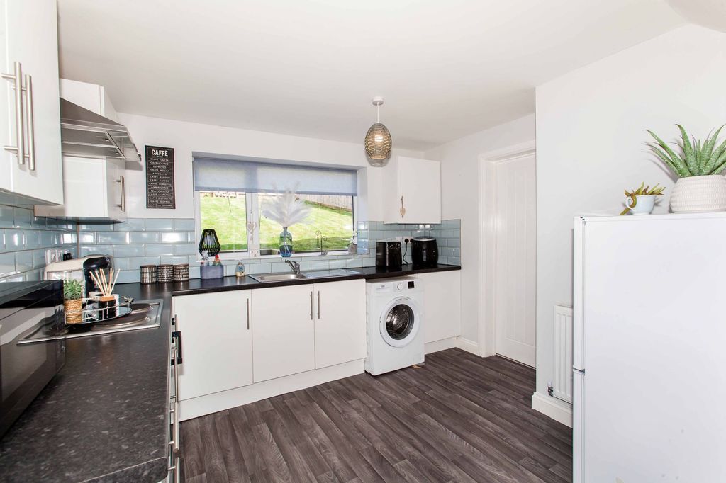 Property photo 2 of 24