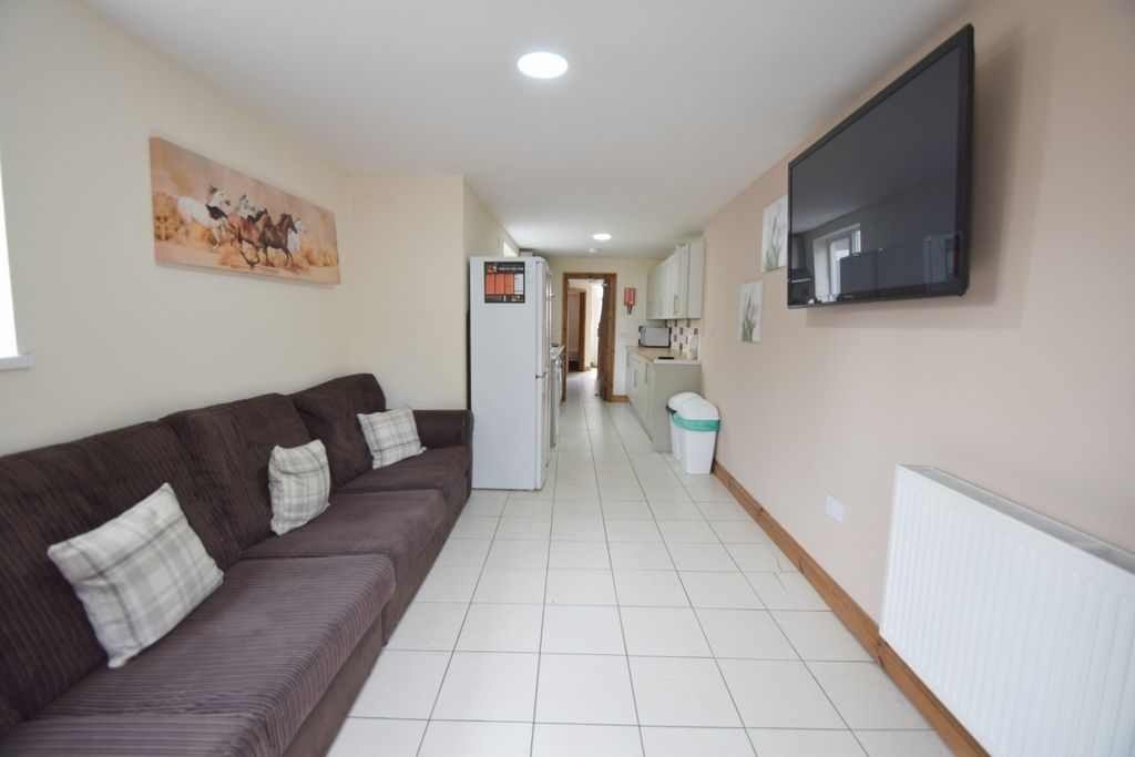 Property photo 2 of 16 Photo 6