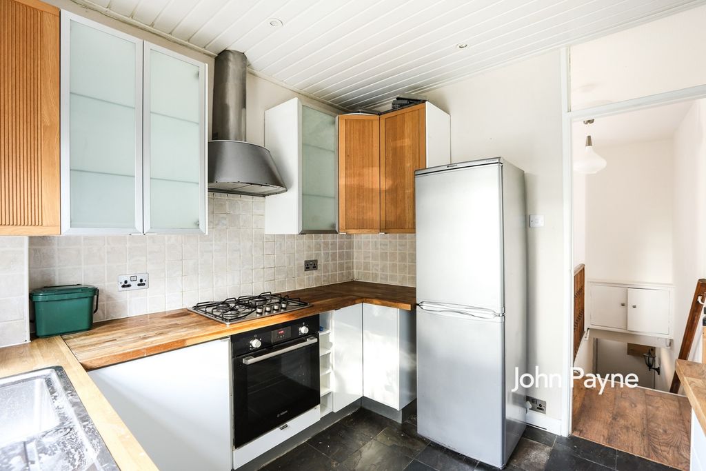 Property photo 2 of 10 Kitchen