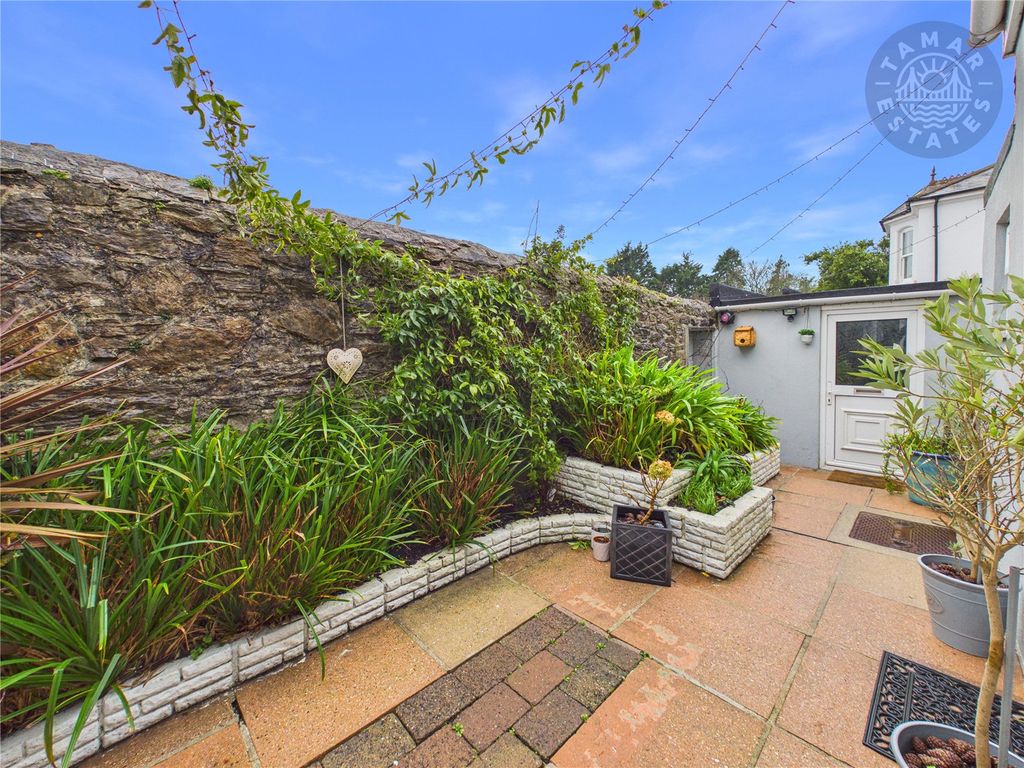 Property photo 3 of 23 Rear Courtyard