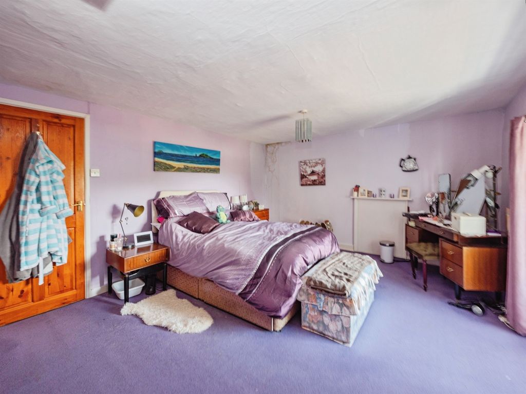 Property photo 2 of 26