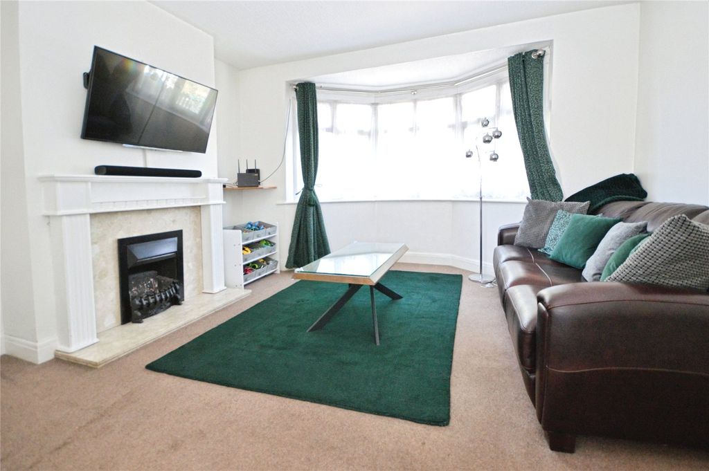 Property photo 3 of 11 Living Room