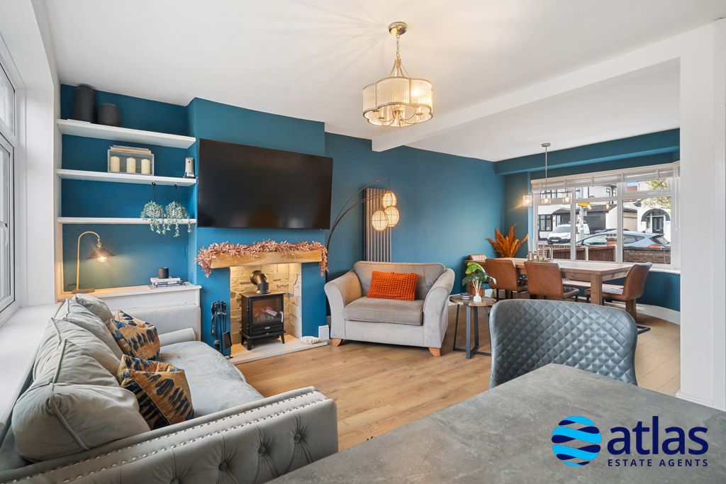 Property photo 2 of 27 Living Space