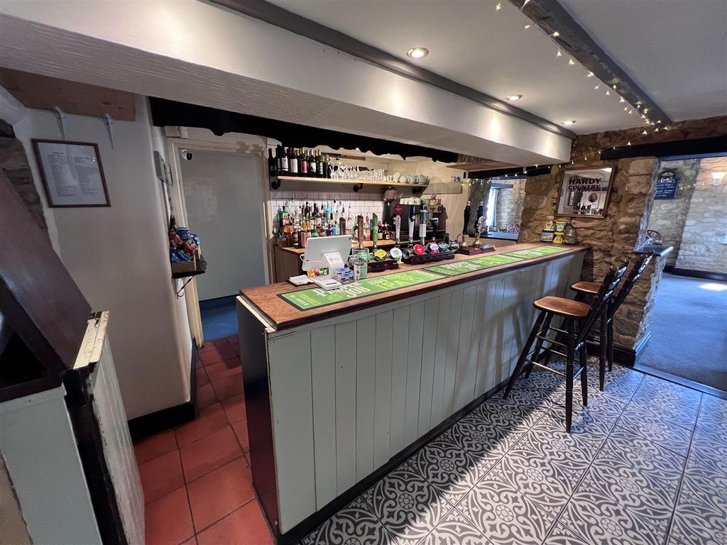 Property photo 3 of 28 Bar B.Jpg