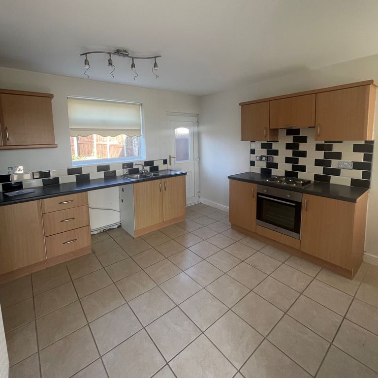 Property photo 1 of 8 Kitchen