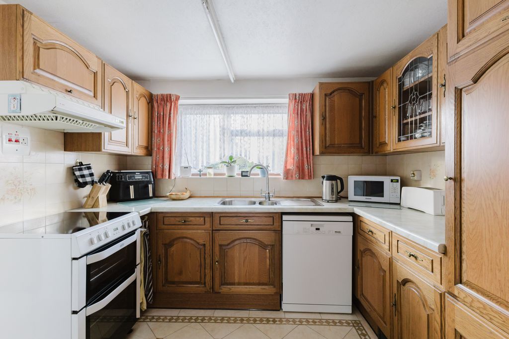 Property photo 2 of 30 Kitchen 1