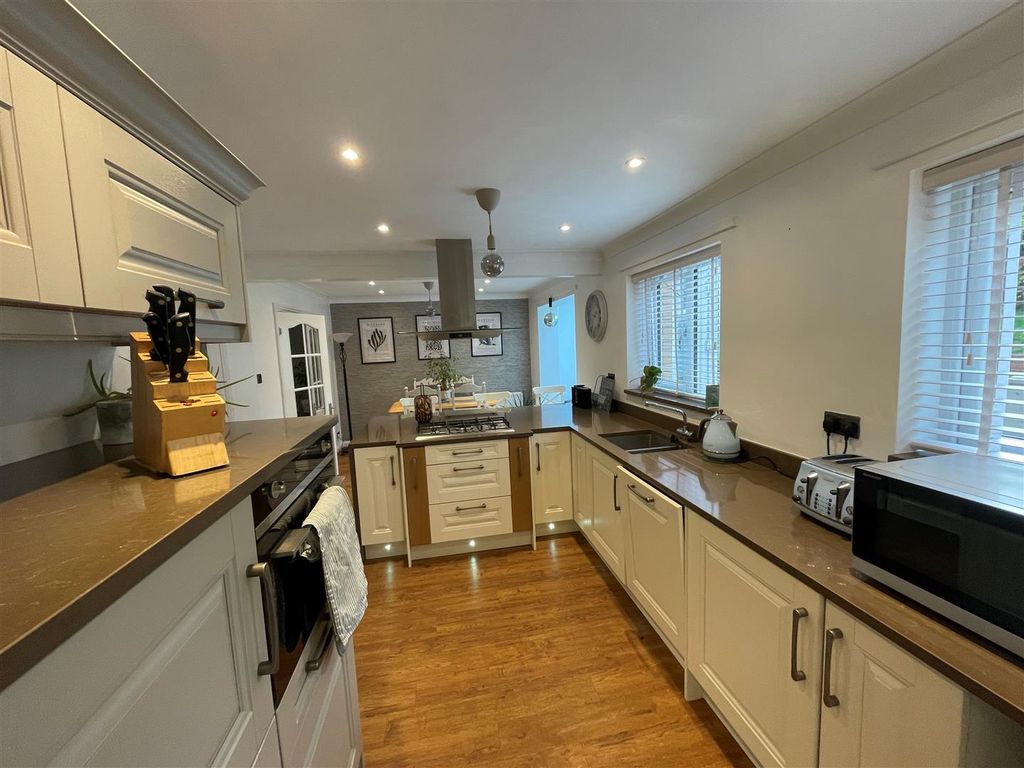 Property photo 3 of 19 Kitchen 2.Jpg