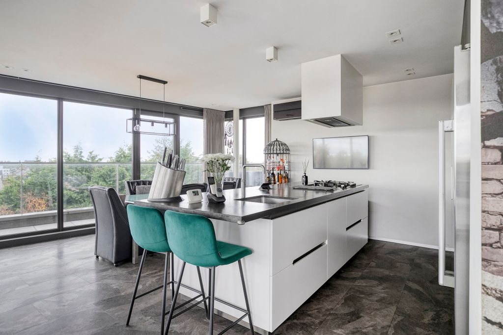 Property photo 3 of 35