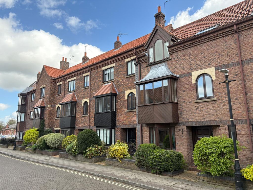 Property photo 1 of 11 Photo 0