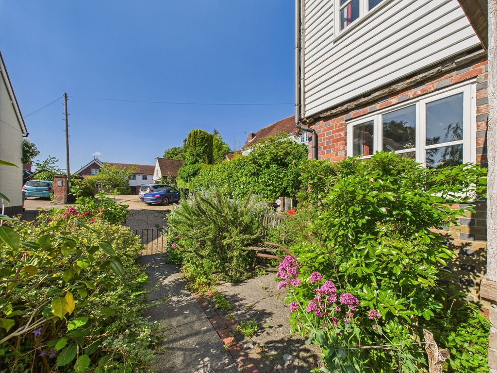 Property photo 3 of 11 Garden