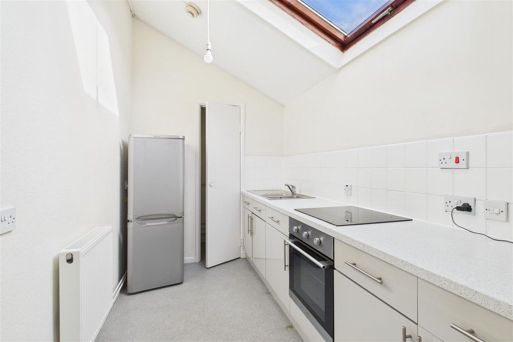 Property photo 2 of 6 Kithcen