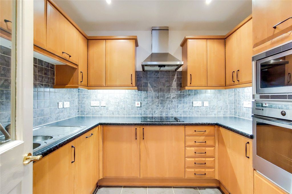 Property photo 3 of 8 Kitchen