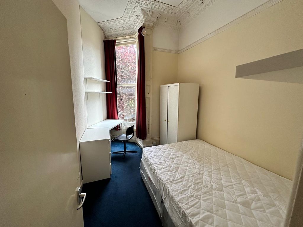 Property photo 1 of 15 A Spacious And Well-Lit Double Bedroom, Perfect Fo...