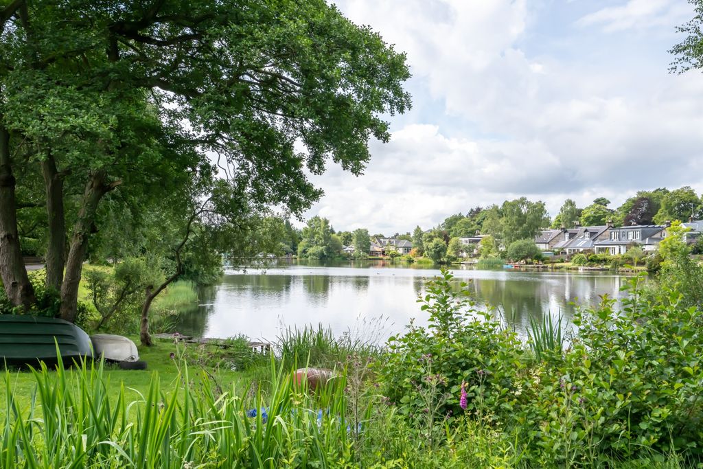 Property photo 2 of 28