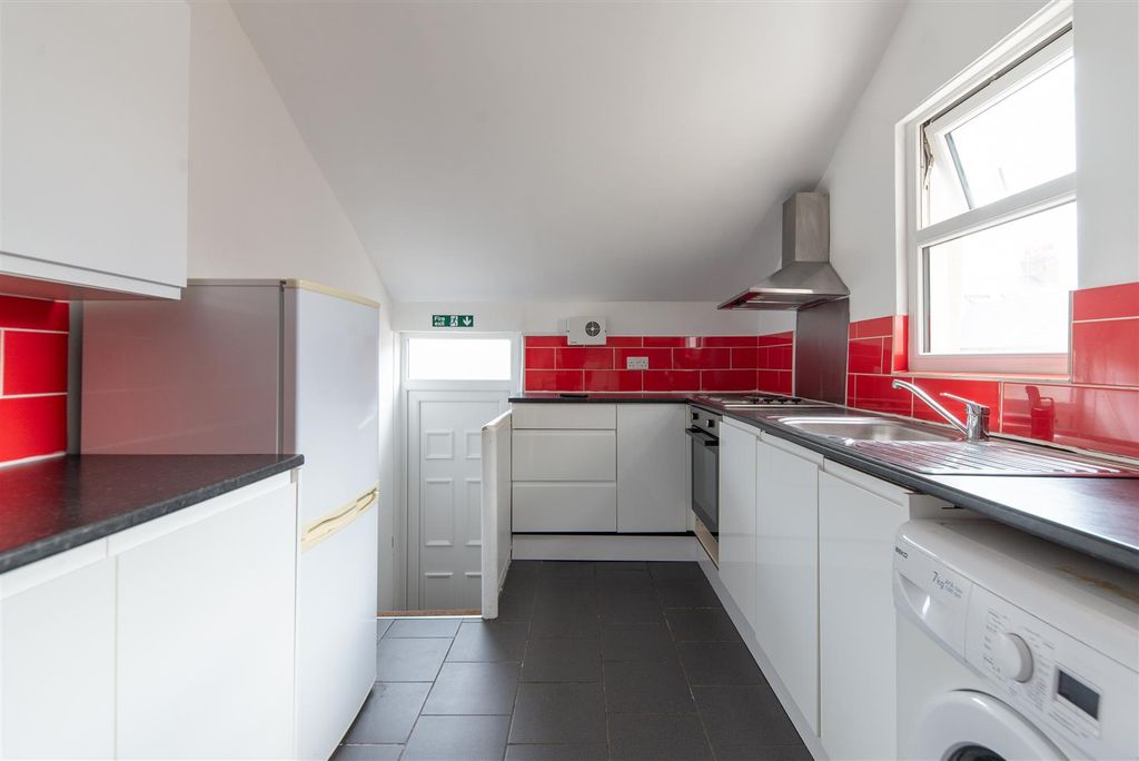 Additional image 6 of 6 bed flat for saleAmble Grove, Sandyford, Newcastle Upon Tyne NE2
