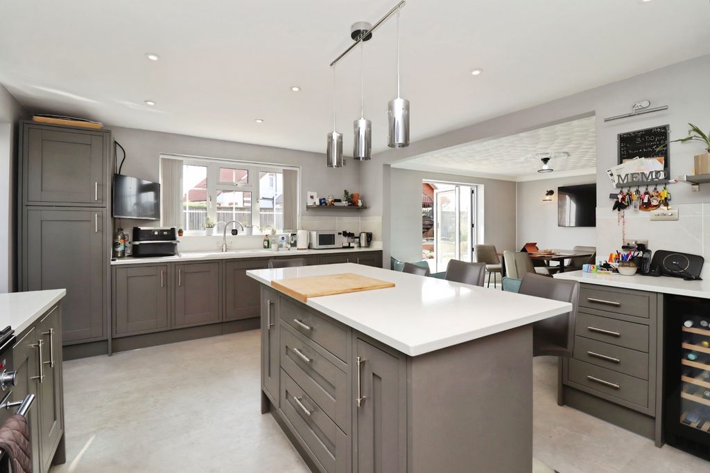 Property photo 3 of 41 E6c9205d-Img_2329