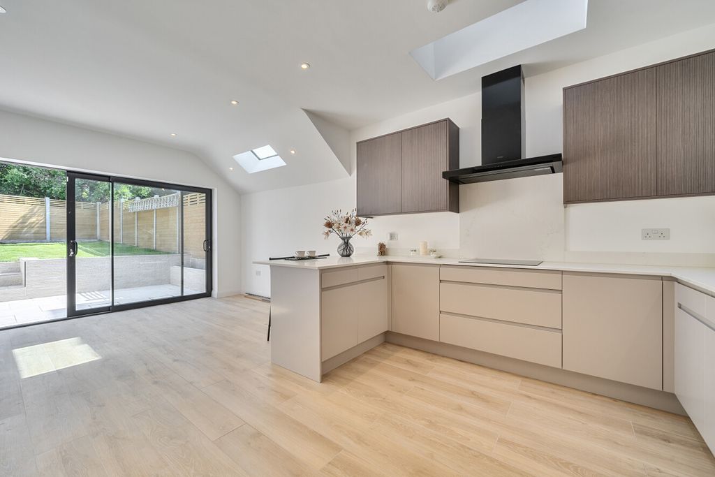 Property photo 2 of 21 1483043-7-6A3d485...