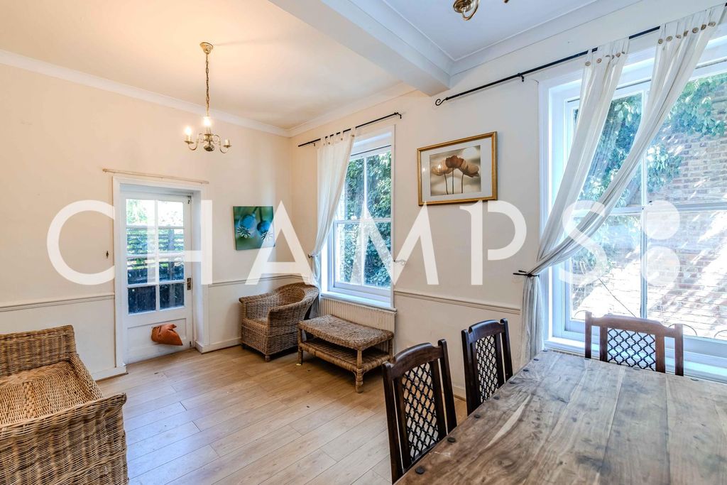 Property photo 1 of 6 3 Bed Flat To Rent Alexandra Mansions, London W12