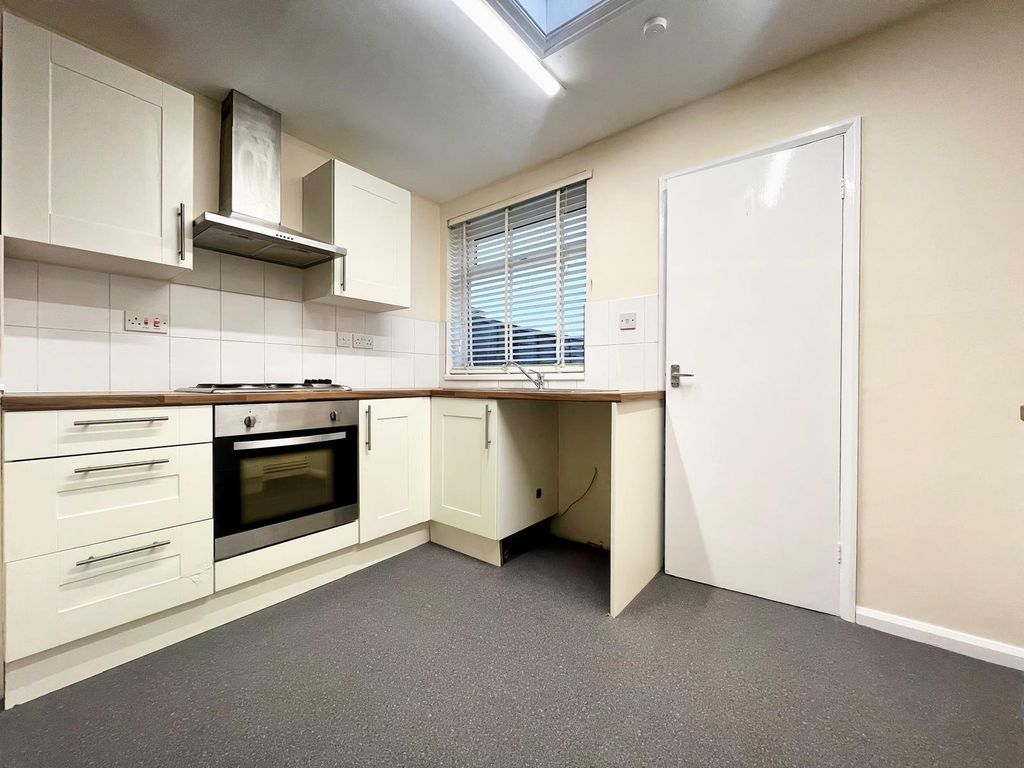 Property photo 2 of 10 Kitchen