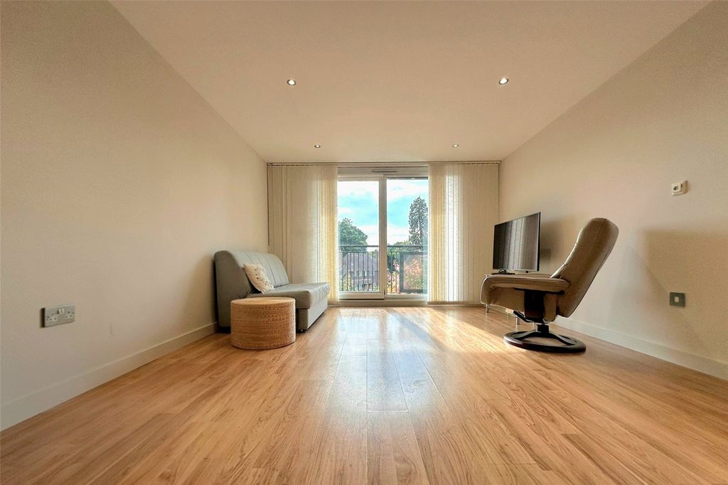 Property photo 3 of 10 Picture No. 13