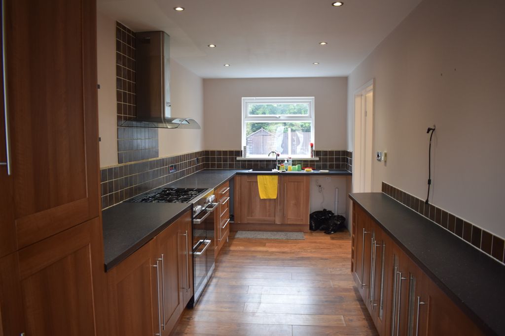 Property photo 2 of 35