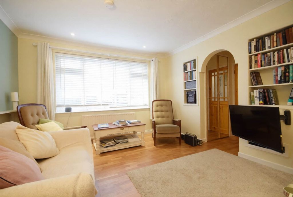 Property photo 3 of 9