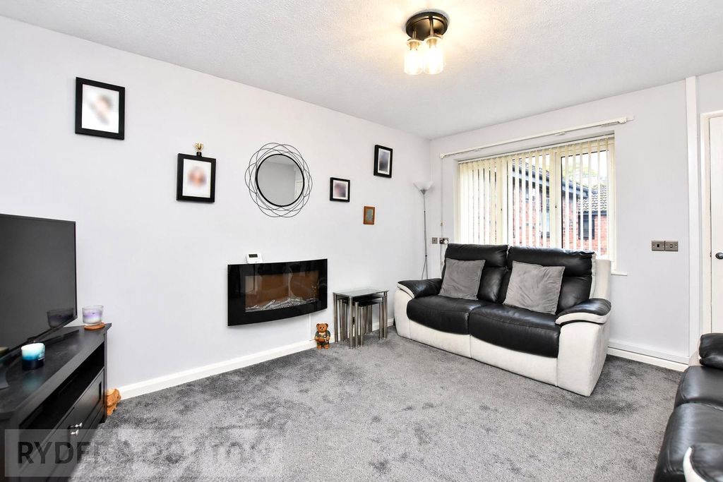 Property photo 2 of 14 Lounge