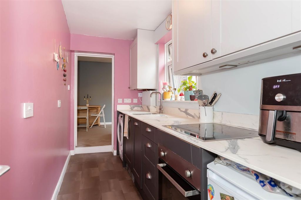 Property photo 3 of 8 Howard St_7.Jpg