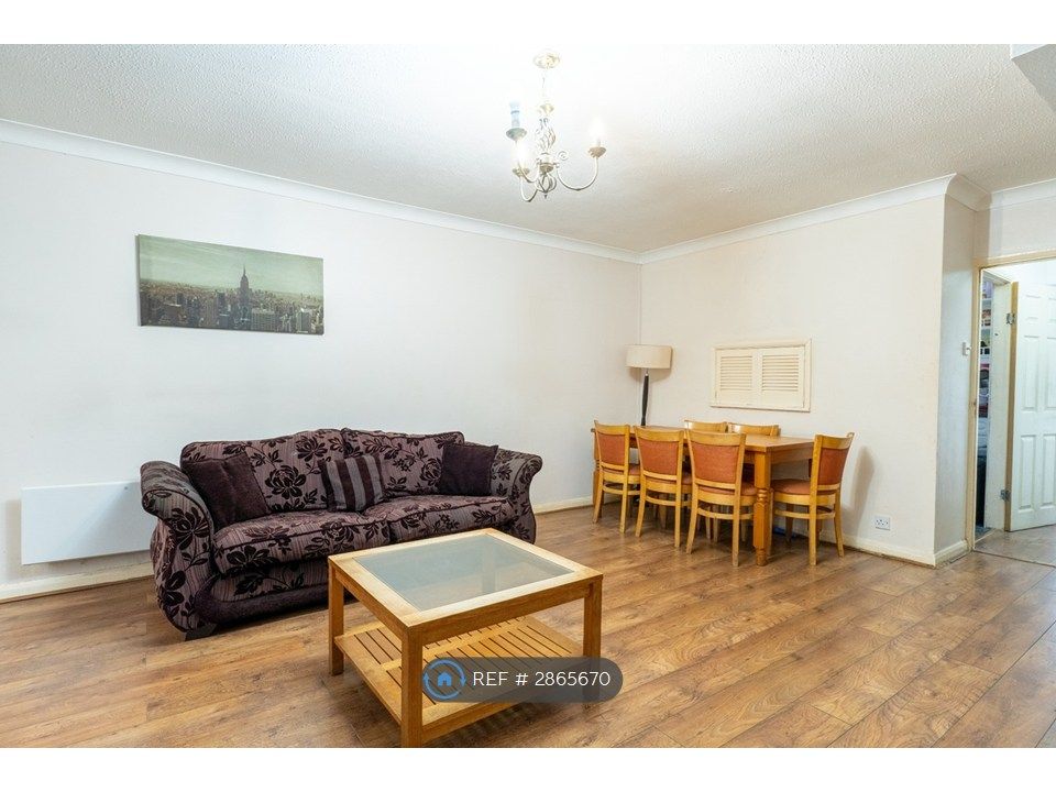 Property photo 2 of 9 Livingroom