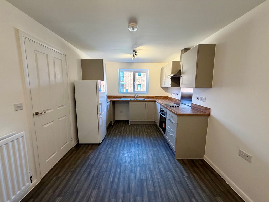 Property photo 3 of 12 Kitchen