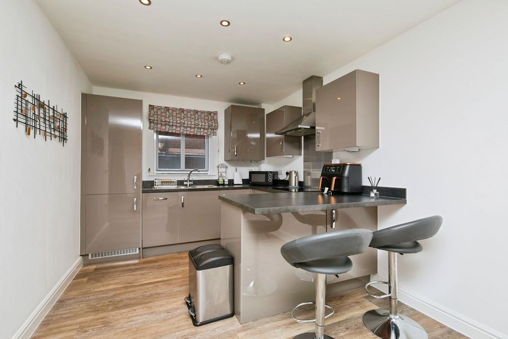 Property photo 3 of 17 Pbox-Img.Jpg