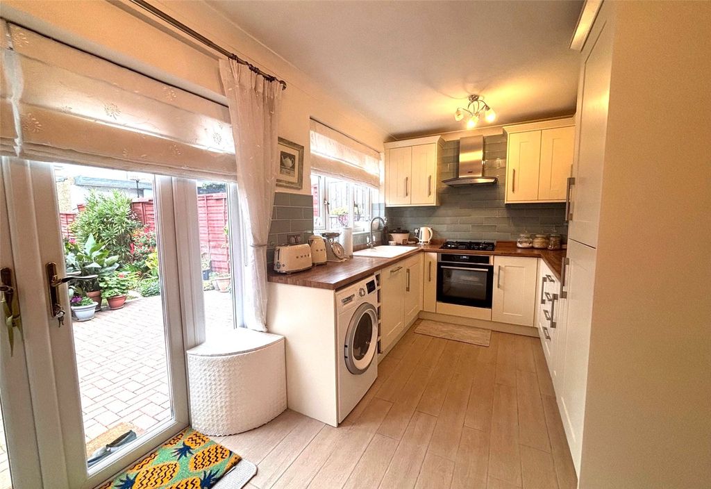 Property photo 2 of 18 Kitchen