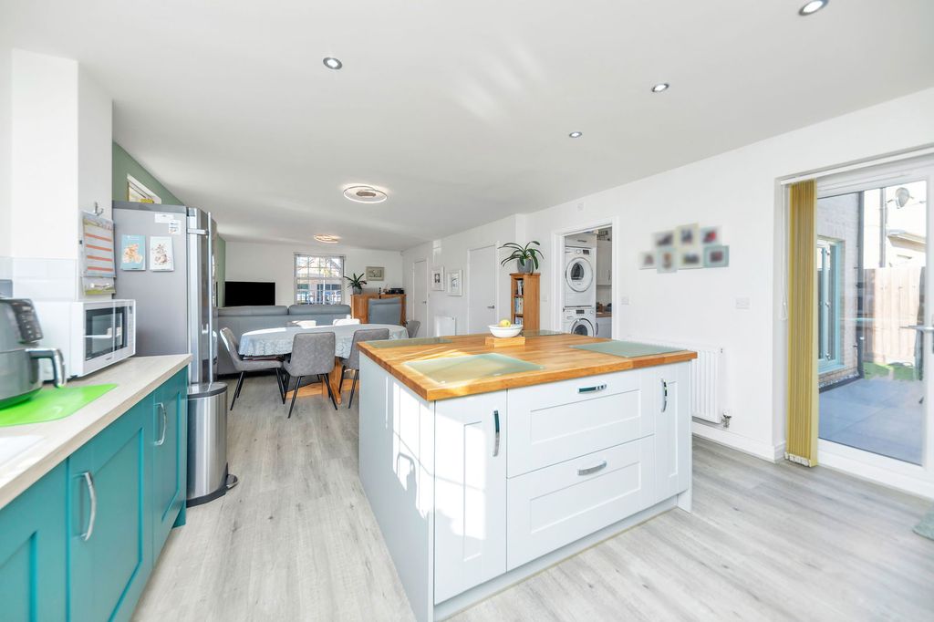 Property photo 3 of 21