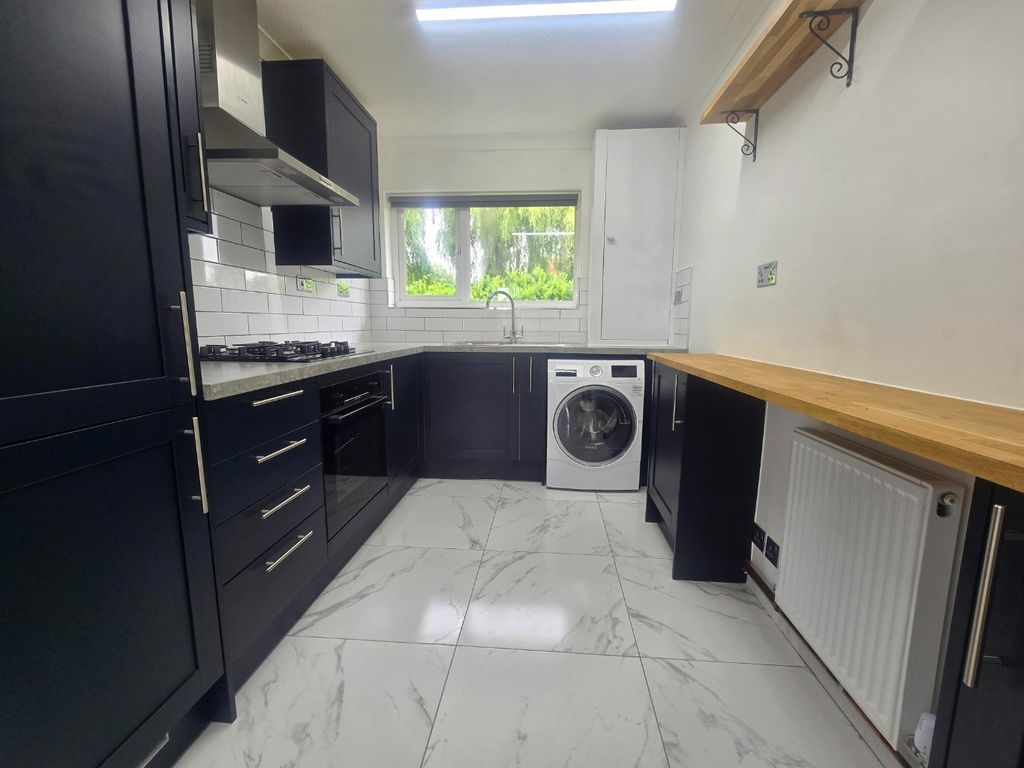 Property photo 1 of 13 4191180