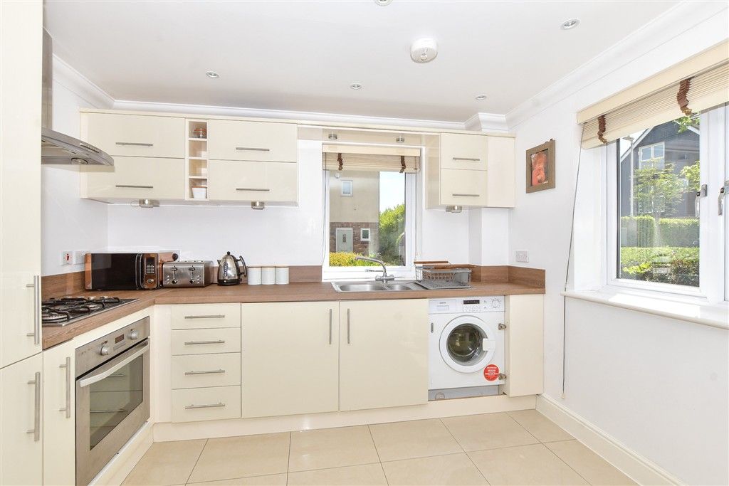 Property photo 2 of 11 Kitchen